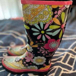 BOPS womens rain boots size 7…..multicolor….used